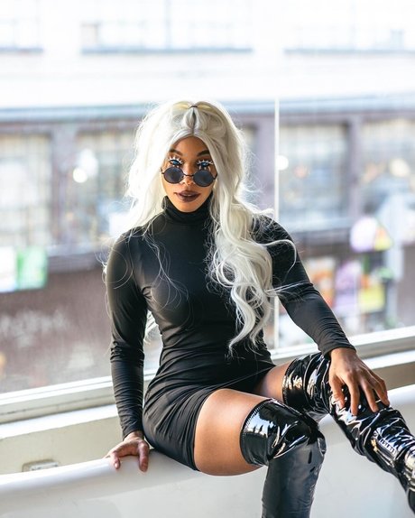 Kiera Please 裸のスター 写真