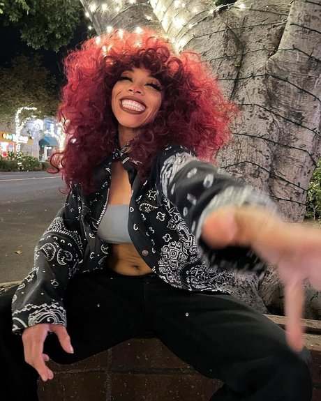 Kiera Please 素敵なポルノスター 写真