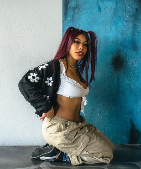 Kiera Please 裸のスター 写真