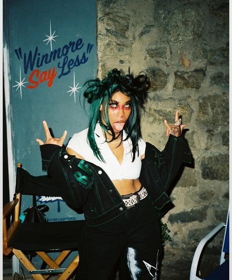 Kiera Please エロティックなポルノスター 写真