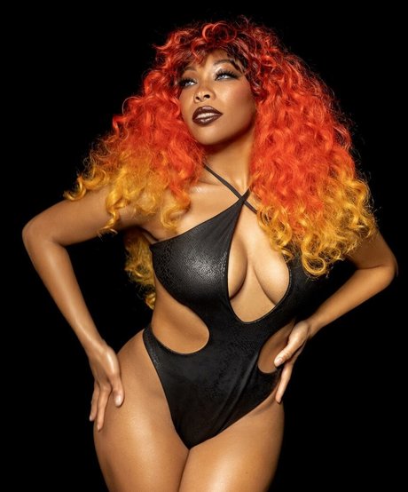 Kiera Please 美しいモデル ギャラリー