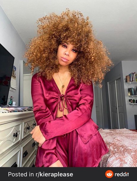 Kiera Please エロティックなスター 画像