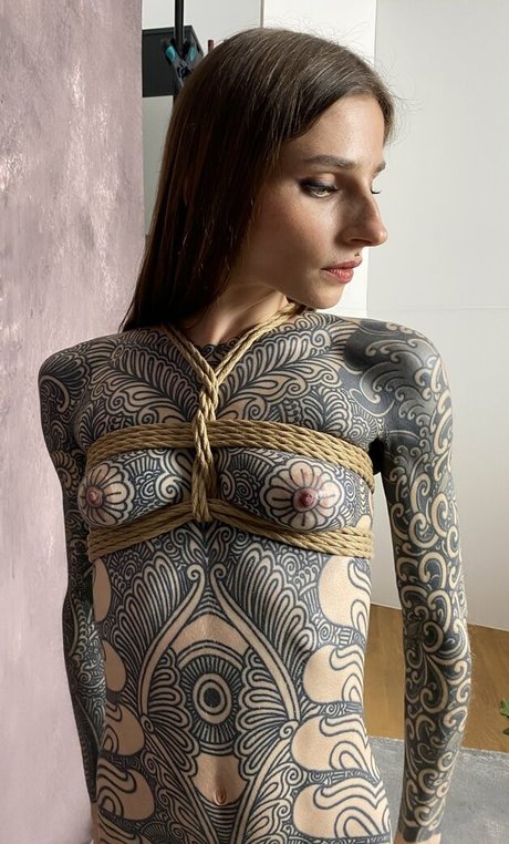 曲線美の裸OnlyFans アートヌード 写真