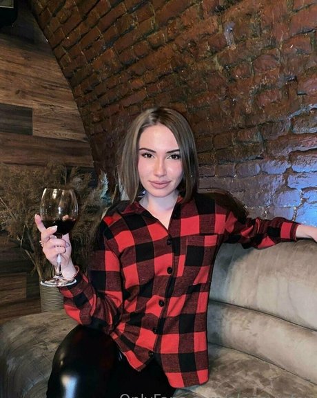 alenavipfox ポルノスター 裸 画像