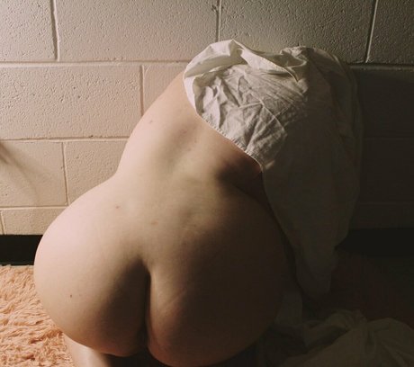 p enrose エロティックなモデル 写真