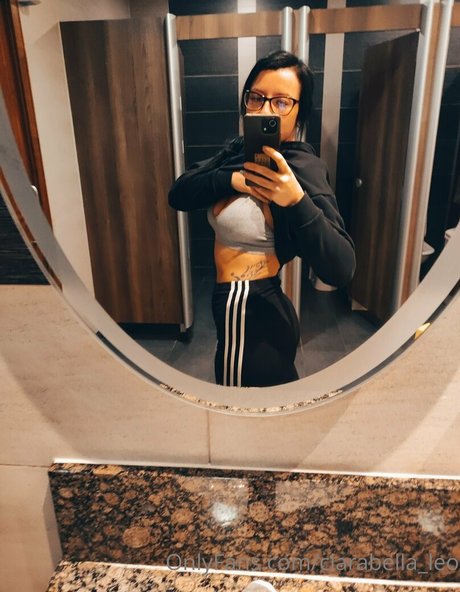 clarabella leo ポルノモデル 写真