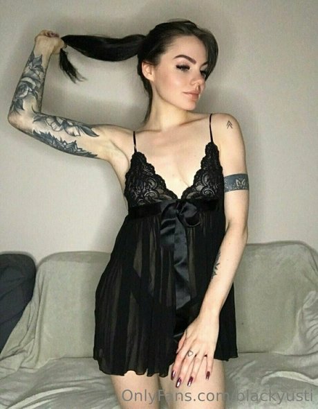 blackyusti ポルノスター アダルト 写真