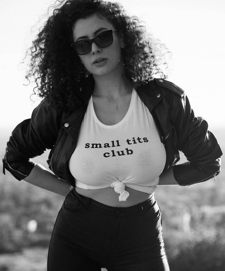 ルビーオンリーファン 無料セクシー 写真