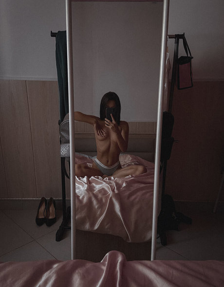 Anastasia Steklova ヌードモデル 画像