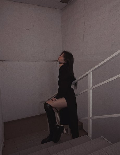 Anastasia Steklova アートスター 写真