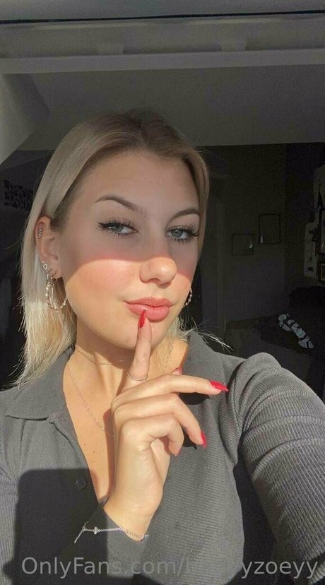 babyyzoeyy 裸のモデル ギャラリー