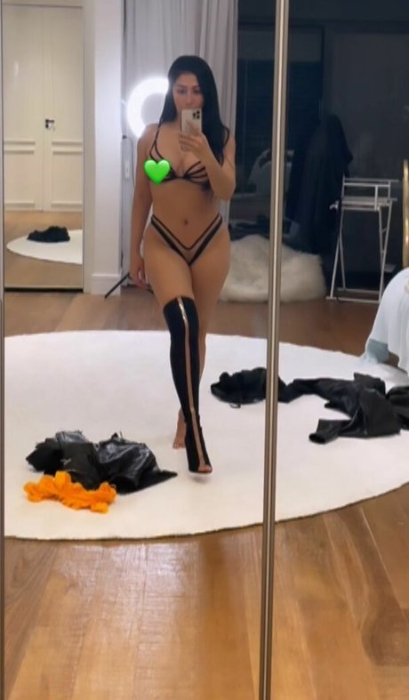 Simone E Simaria ヌードモデル 写真