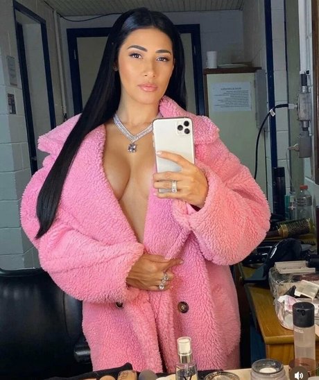 Simone E Simaria ホットなモデル 写真