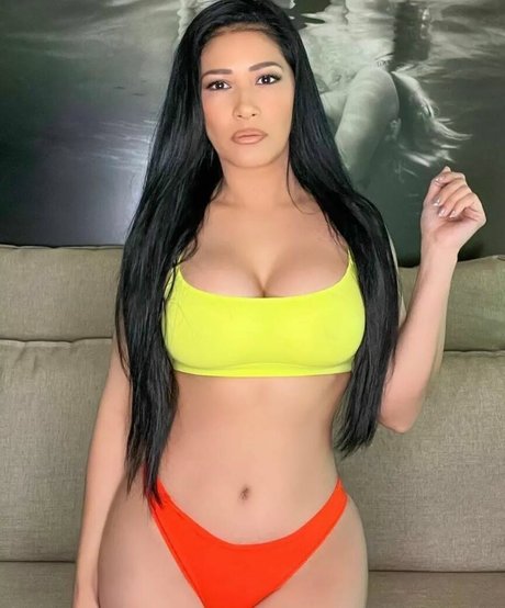 Simone E Simaria 完璧なモデル 写真