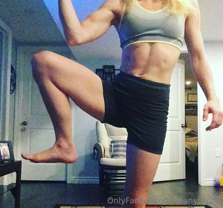 brittanybtchx ヌードのポルノスター 写真