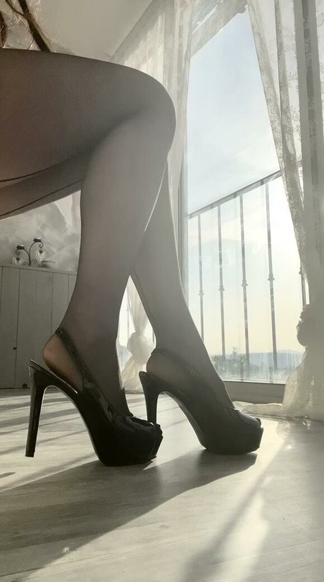 _elaena_ 美しい女優 画像