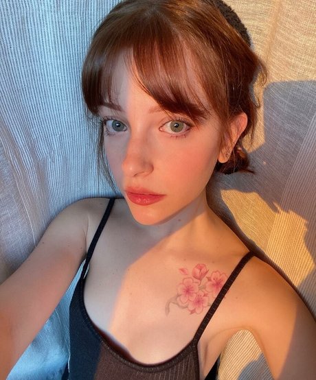 Agnese Innocente アダルトスター 写真