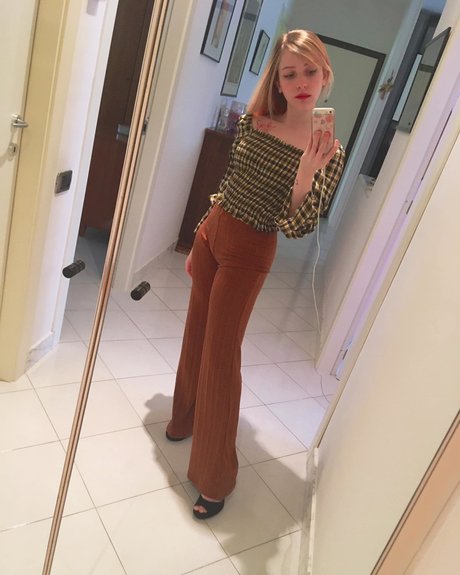 Agnese Innocente ポルノスター アート 画像