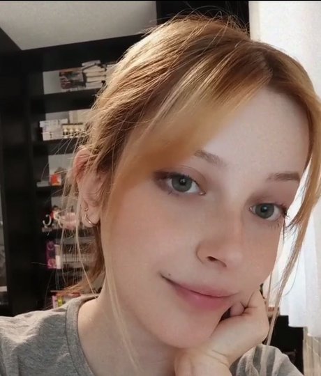 レズビアンセックスOnlyFans 無料ヌード 写真