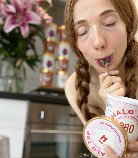 redbuns 裸モデル 写真