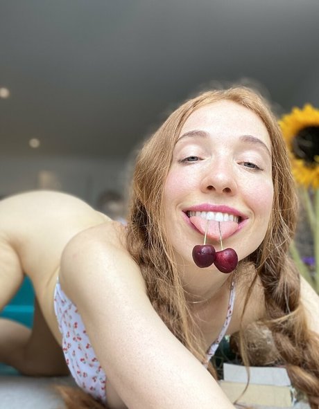 redbuns アダルト女優 画像