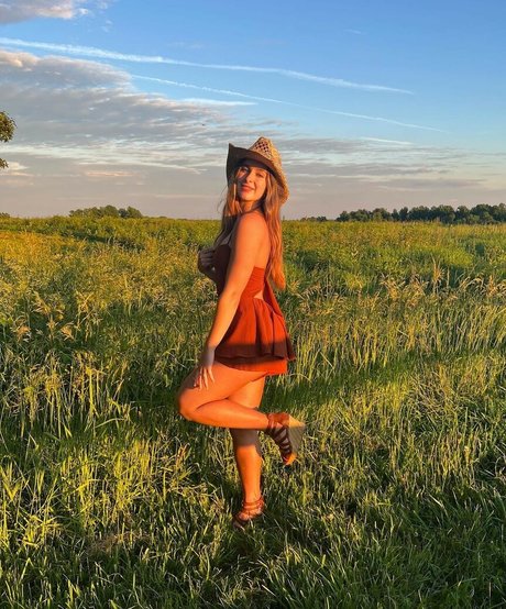 レズビアン ストラップオン OnlyFans ホットセクシー 写真