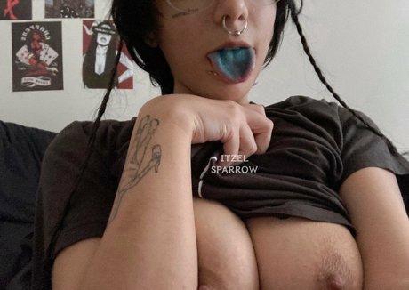 おばあちゃんの巨乳OnlyFans 裸 画像