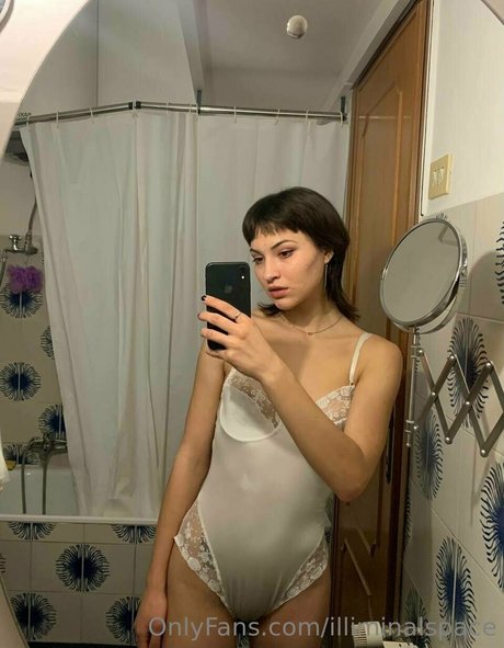 裸のプリンセスOnlyFans 美しいヌード 画像