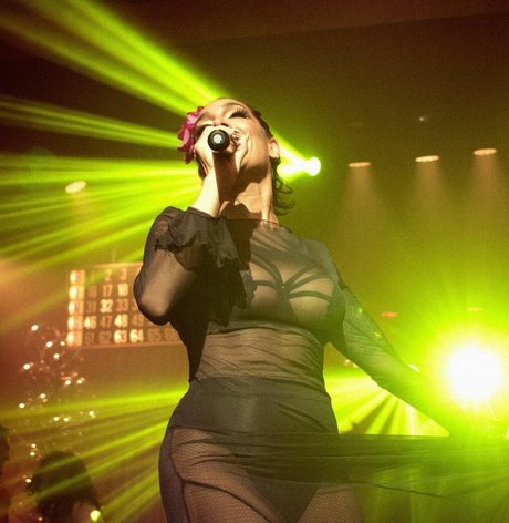 巨根ゲイOnlyFans セクシー 画像