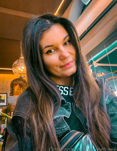 nicolefreee ポルノスター 素敵 画像