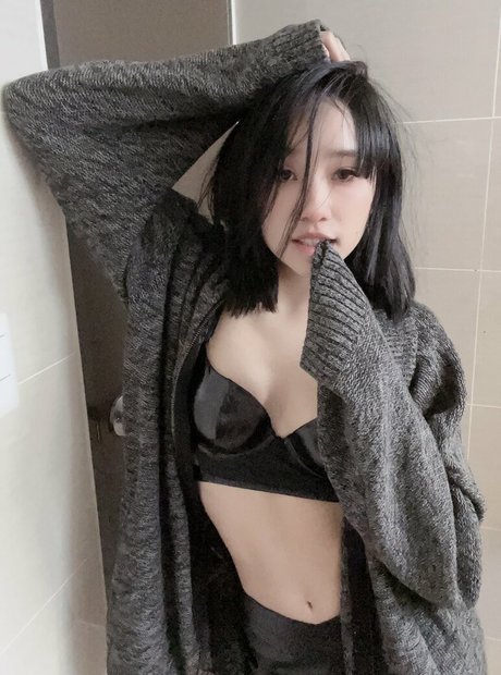 ブロンドヨガOnlyFans 無料セクシー 写真