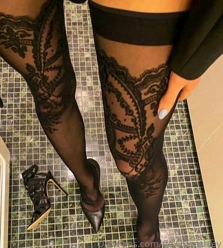 足ファックOnlyFans 美しいxxx ギャラリー