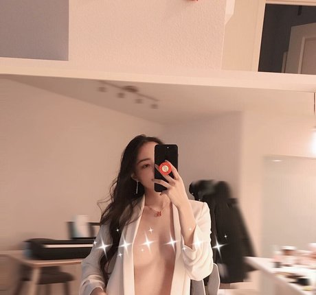 Helenhmy ポルノスター エロティック 写真