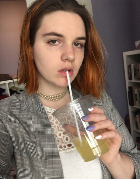 毛深いBBW OnlyFans セクシーヌード 画像