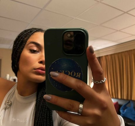 Jorja Smith 裸のポルノスター 画像