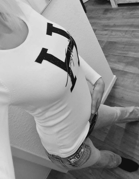 裸のプリンセスOnlyFans ポルノグラフィック 画像