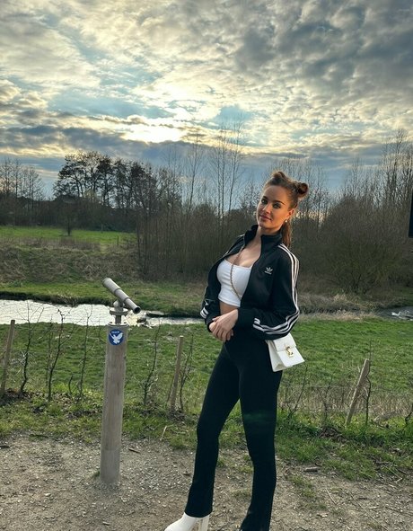 客室乗務員 OnlyFans アートポルノ アーカイブ