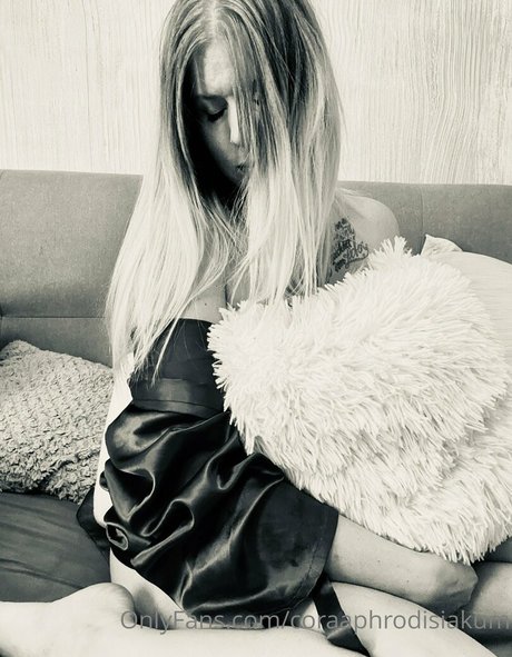 coraaphrodisiakum ヌードスター 画像