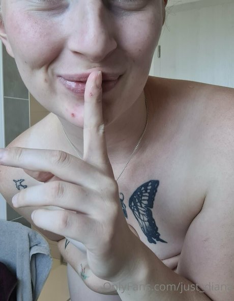 自撮りヌードOnlyFans アートヌード ギャラリー