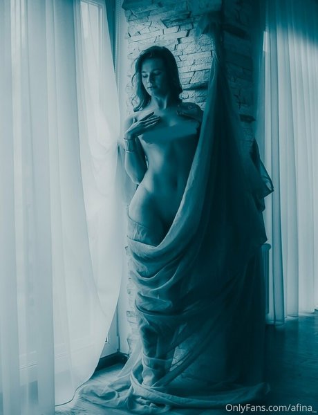 美しいロシアのOnlyFans アート裸 ギャラリー