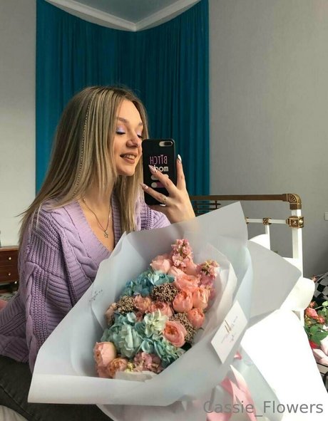 cassie flower アート女優 画像