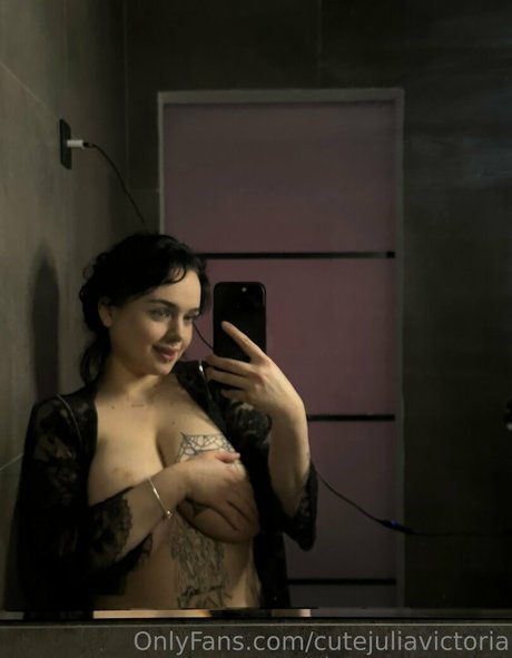 cutejuliavictoria ポルノスター 独占 写真