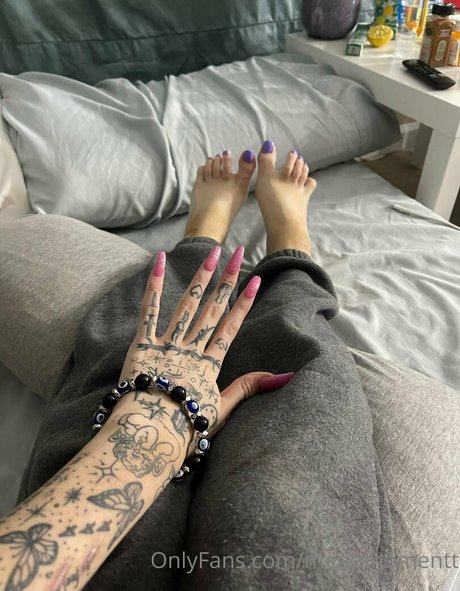 ティーングラスオンリーファン ホットヌード 写真