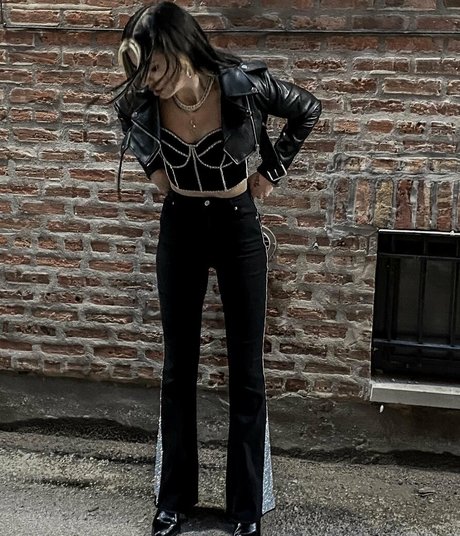 日焼けしたOnlyFans ポルノグラフィック 写真