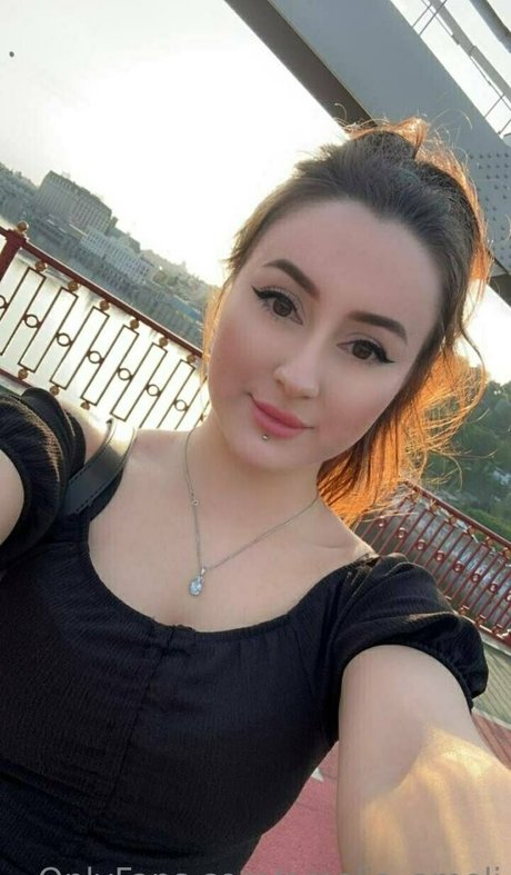 amelia ameli スター 裸 画像