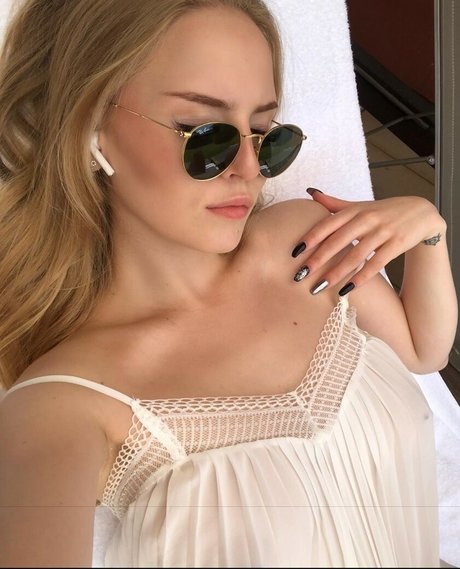 Oksana Neveselaya 美しいポルノスター 写真