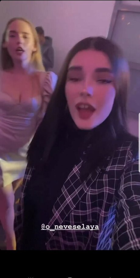 Oksana Neveselaya スターセックス ギャラリー