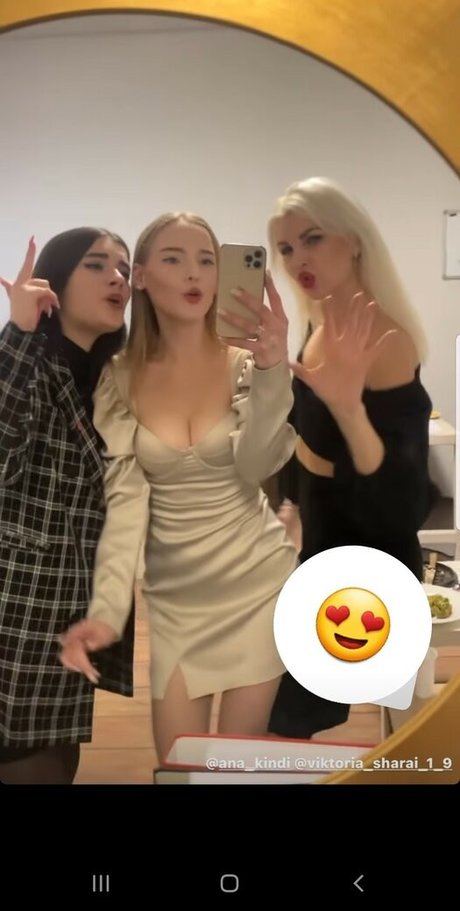 Oksana Neveselaya HDモデル 画像