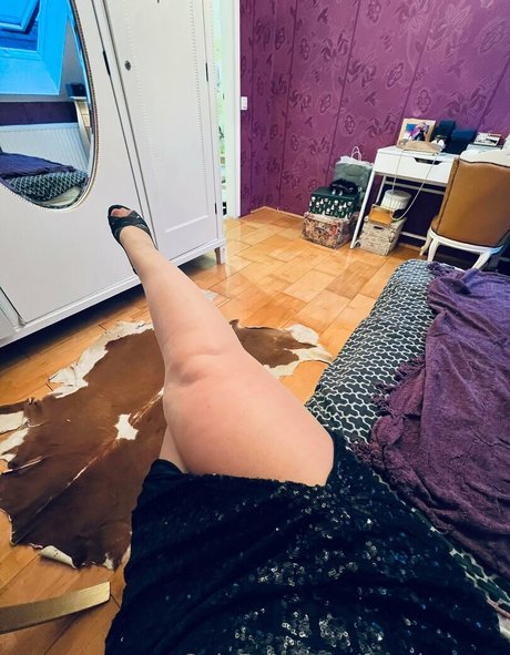 レディーボーイがOnlyFansで射精 ポルノ 画像