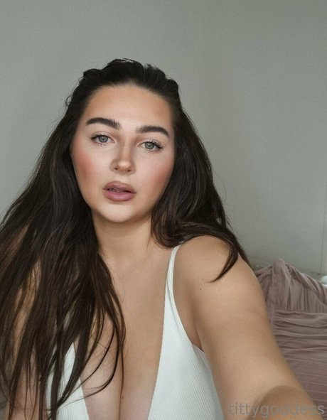 freetittygoddess ヌードモデル 画像